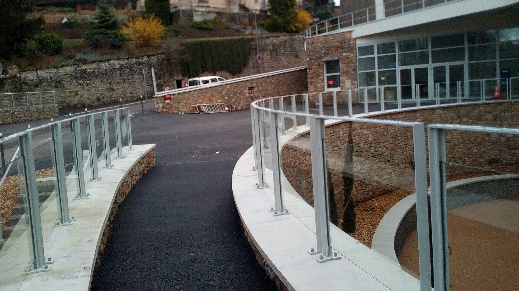 Métallerie Escaliers Gardes Escalier metal métal Corps Mains Courantes Limons Déco Verre Bois Métal Escaliers Techniques métalique Escalier Métal Metal Porte Garde-corps Larochette Villefranche-sur-Saône Rhône impact environnement pas cher prix sur mesure